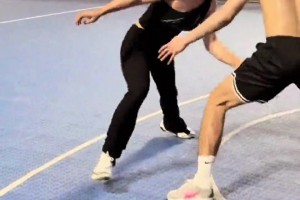 球迷：我曾见过另一个中国超跑，他不叫王钰栋，而叫刘彬彬！