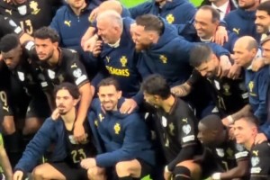 开心😁！葡萄牙赛后合影庆祝晋级世界杯