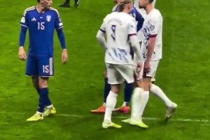 你再摸一下试试😡！哈兰德被揪小辫子后怒指对手